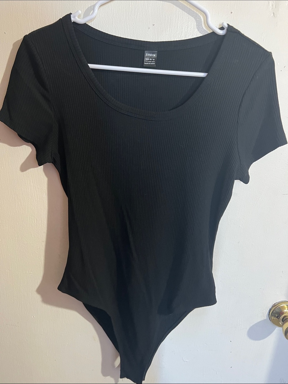 SHEIN Black Ribbed Scoop Neck Short Sleeve Bodysuit